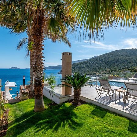 Beachfront White Villa With Private Swimming Pool คัลคัน ภายนอก รูปภาพ