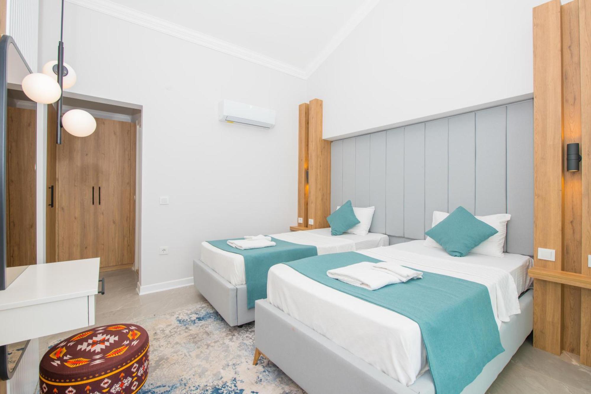 Beachfront White Villa With Private Swimming Pool คัลคัน ภายนอก รูปภาพ