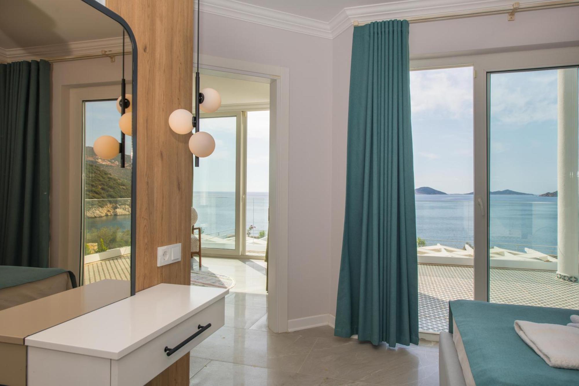 Beachfront White Villa With Private Swimming Pool คัลคัน ภายนอก รูปภาพ