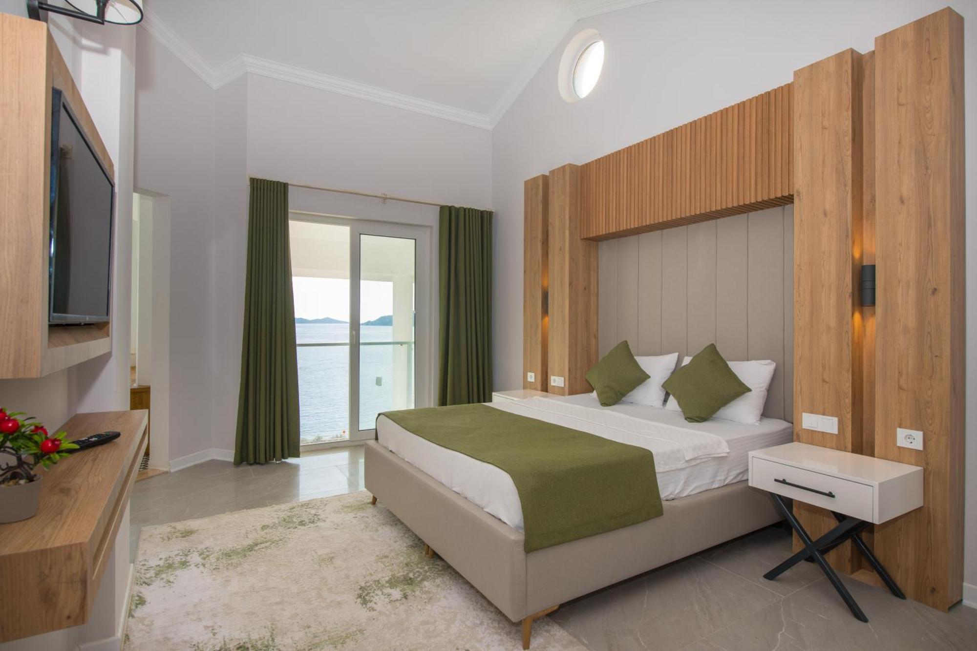 Beachfront White Villa With Private Swimming Pool คัลคัน ภายนอก รูปภาพ