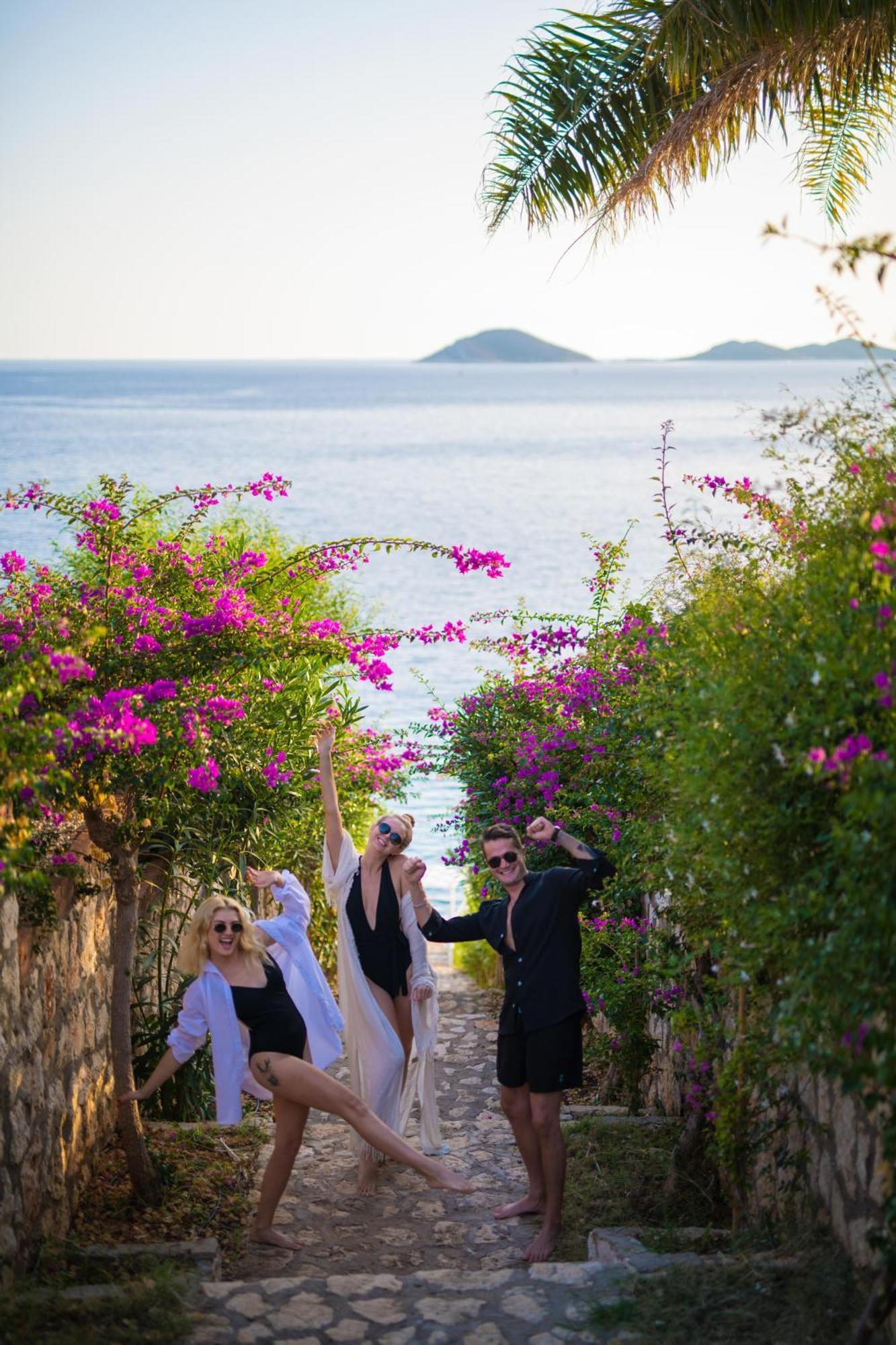 Beachfront White Villa With Private Swimming Pool คัลคัน ภายนอก รูปภาพ